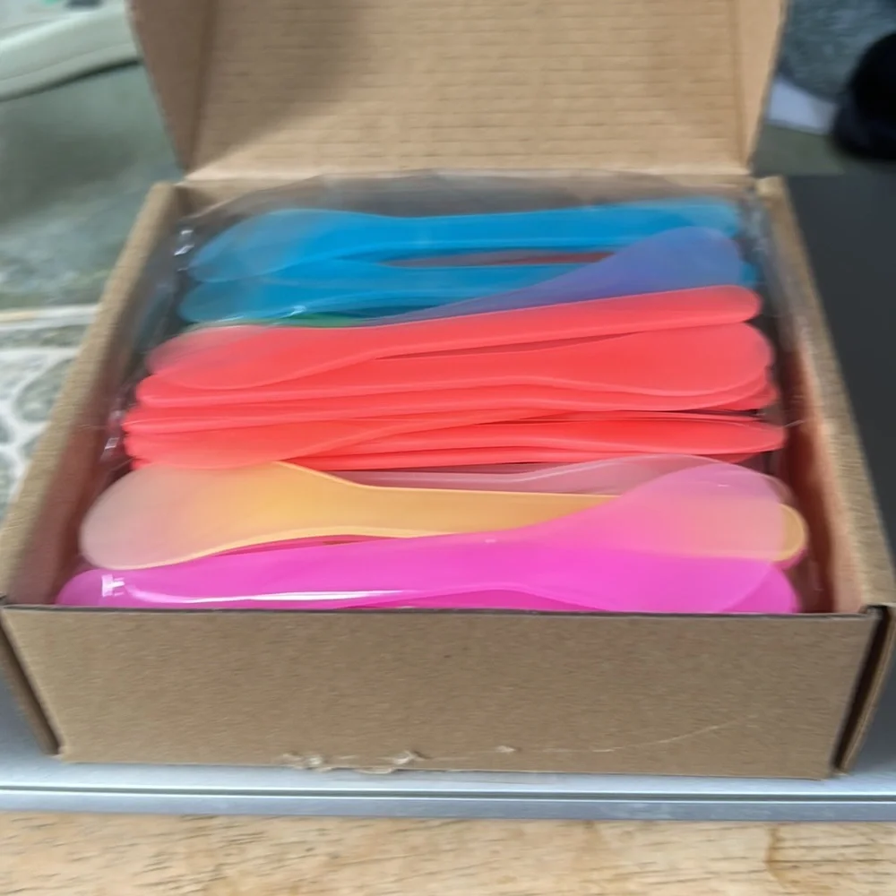 QsQueen 100 PCS Cosmetic Spatula for Makeup Face Mask Plastic Spoon Disposable